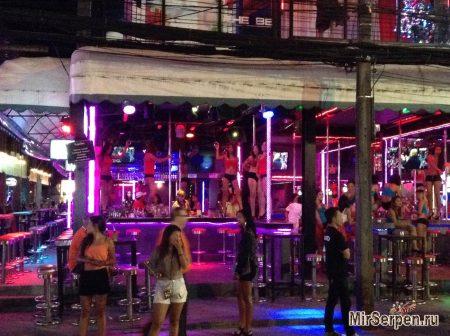 Тайская жрица любви ждет своего спасителя Тайская жрица любви ждет своего спасителя