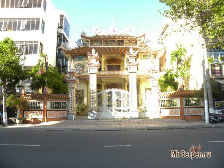 Буддийский храм Chùa Thiên Hòa, Нячанг, Вьетнам