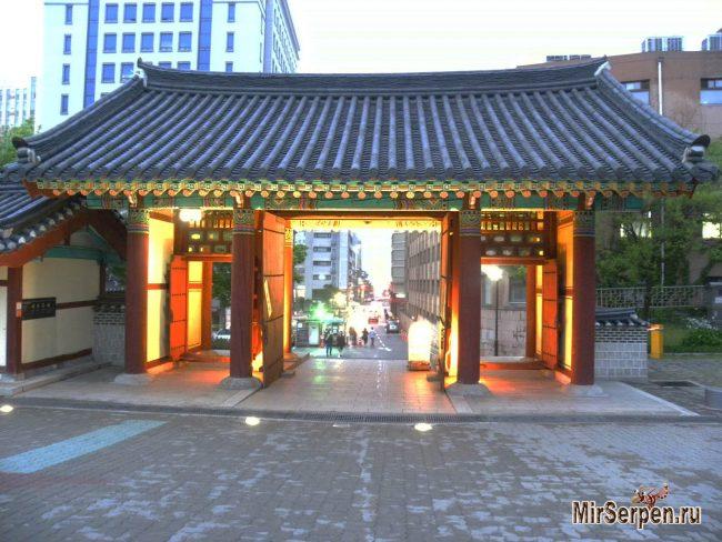 Живу в Азии, ненавижу Азию Живу в Азии, ненавижу Азию