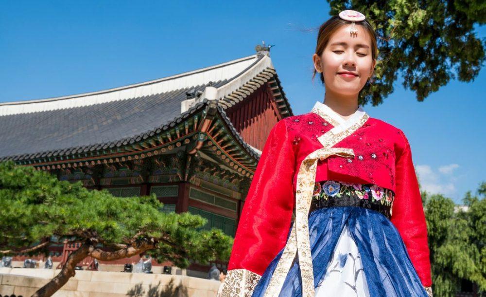 Удивляет азиаток при общении с нами