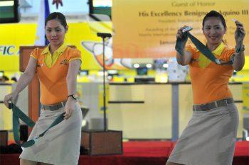 Танцующие стюардессы авиакомпании Cebu Pacific Танцующие стюардессы авиакомпании Cebu Pacific