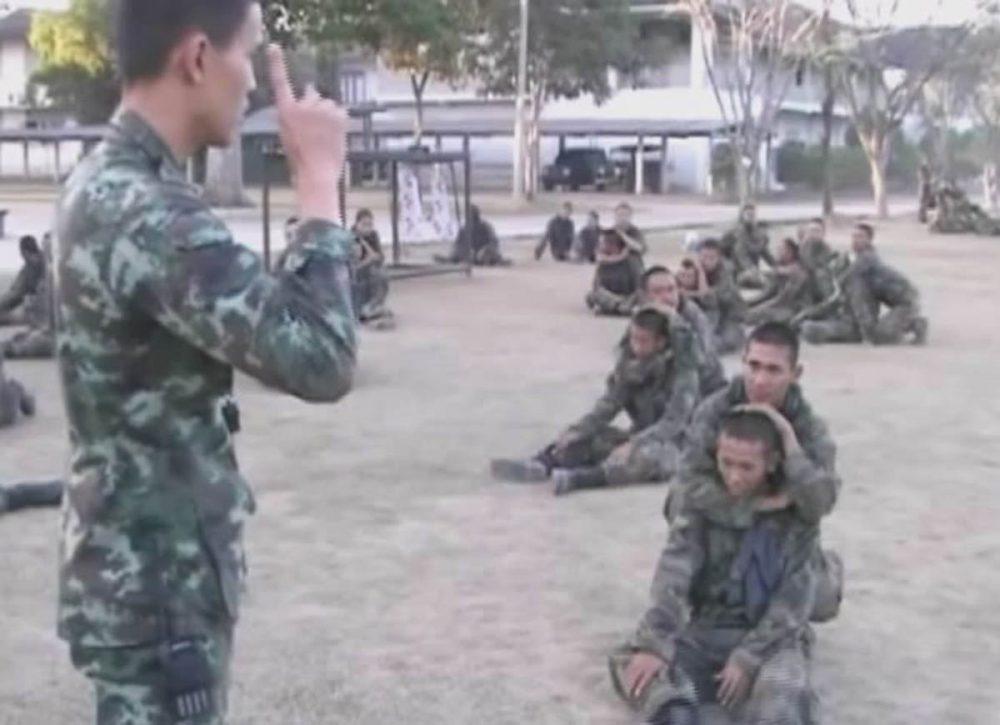 Тренировка тайских морпехов по рукопашному бою Тренировка тайских морпехов по рукопашному бою