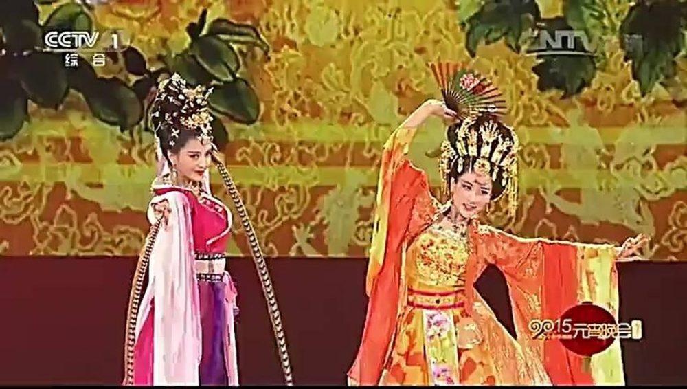 Китайский традиционный танец на Фестивале Фонарей