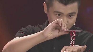 Китаец показывает фокусы с игральными костями Китаец показывает фокусы с игральными костями