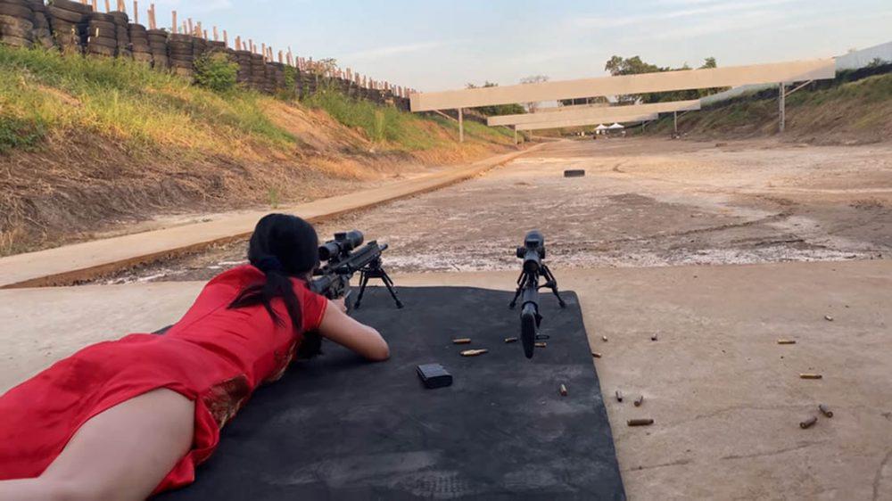 Тайка стреляет из большой пушки