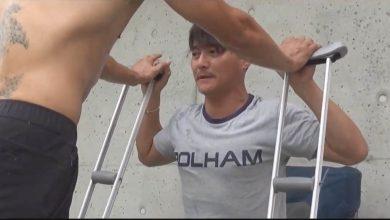 Кореец на костылях продолжает тренироваться Ты можешь тренироваться даже на костылях!