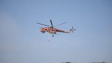 Пожарные вертолеты на лесном пожаре в Корее
