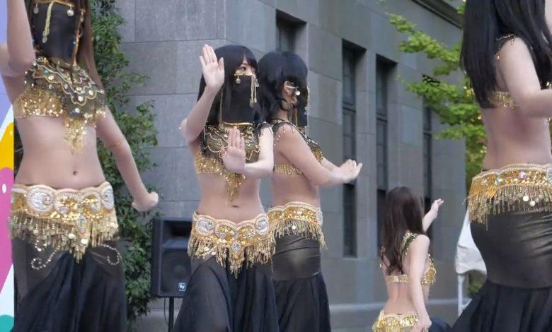 Японки танцуют танец живота на Waseda festival 2019