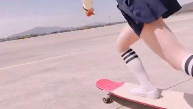 Кореянка катается на лонгборде Кореянка катается на лонгборде