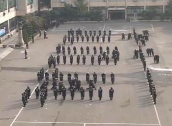 На тренировке городской полиции Сеула На тренировке городской полиции Сеула
