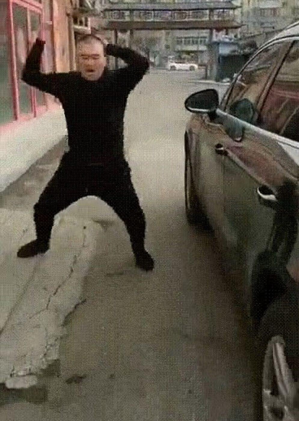 Китаец зажигает под песню PSY Китаец зажигает под песню PSY