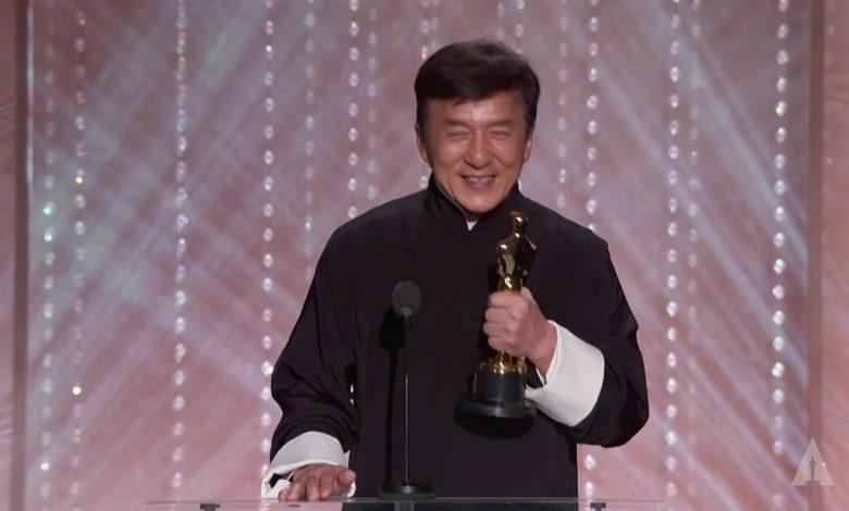 Джеки Чан получает Оскар