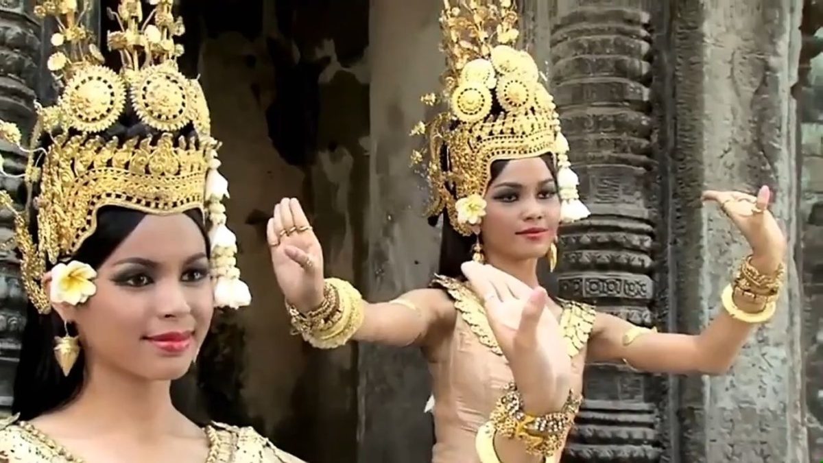 Cambodia Girls Dancing