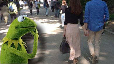 Взявшись за руки