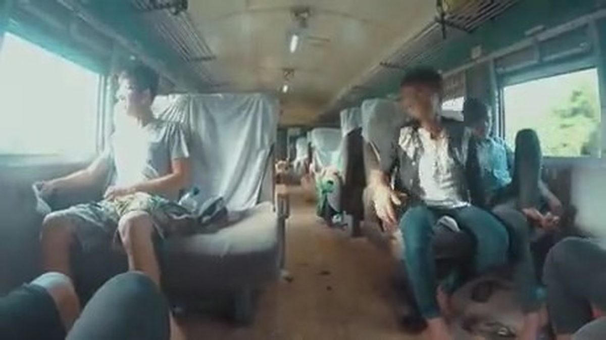 Поездка на поезде в Бирме Поездка на поезде в Бирме